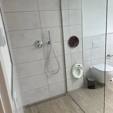 6 Personen Neubau Mit Garten 