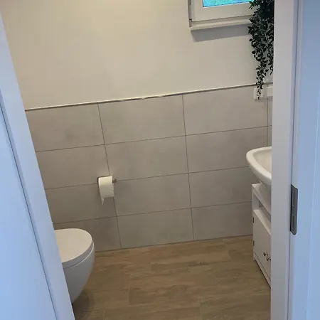 6 Personen Neubau Mit Garten 