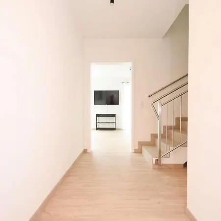 6 Personen Neubau Mit Garten 