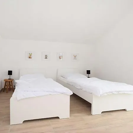 6 Personen Neubau Mit Garten 