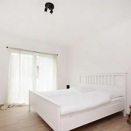 Feriehus 6 Personen Neubau Mit Garten 