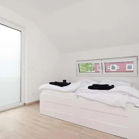 6 Personen Neubau Mit Garten 