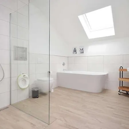 6 Personen Neubau Mit Garten 